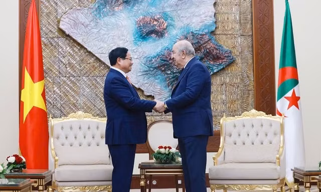 Tổng thống Algeria khẳng định tình cảm sâu đậm với Việt Nam