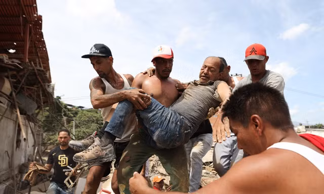 Venezuela căng mình giành sự sống dưới đống đổ nát, nhiều nước khẩn cấp hỗ trợ