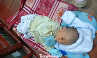 Trẻ sơ sinh bị bỏ rơi ở Lạng Sơn. Ảnh: Duy Chiến.