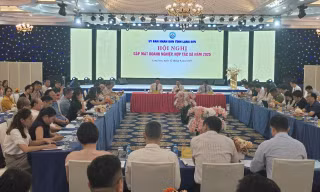 Phó Chủ tịch UBND tỉnh Lạng Sơn Đoàn Thanh Sơn phát biểu tại hội nghị. Ảnh: Duy Chiến