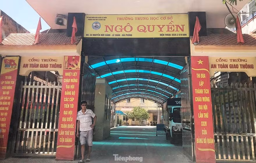 Cổng trường THCS Ngô Quyền, TP Hải Phòng. 
