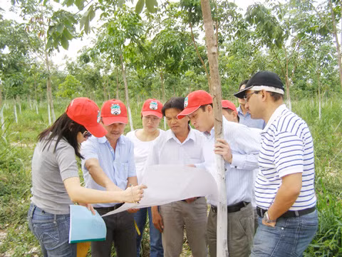 Sau trồng trọt, Bầu Đức đi chăn nuôi.