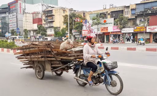 Hà Nội hiện còn nhiều xe máy cũ, nát, hết hạn sử dụng. Ảnh minh họa