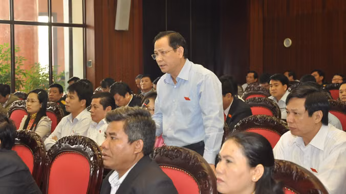 ĐB Lê Nam (Thanh Hóa) phát biểu tại một phiên thảo luận ở Hội trường. Ảnh: Như Ý.