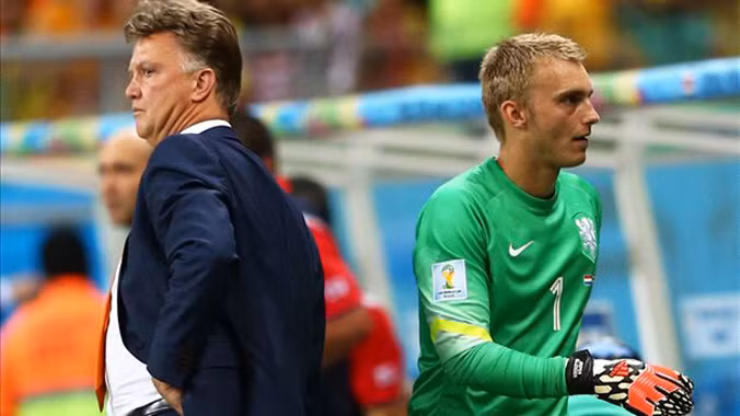 Van Gaal tiếc vì không thể tung Krul vào bắt penalty