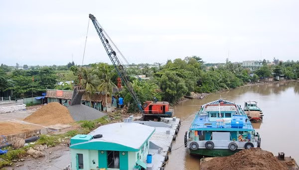 Bạc Liêu: Giá cát tăng gấp đôi