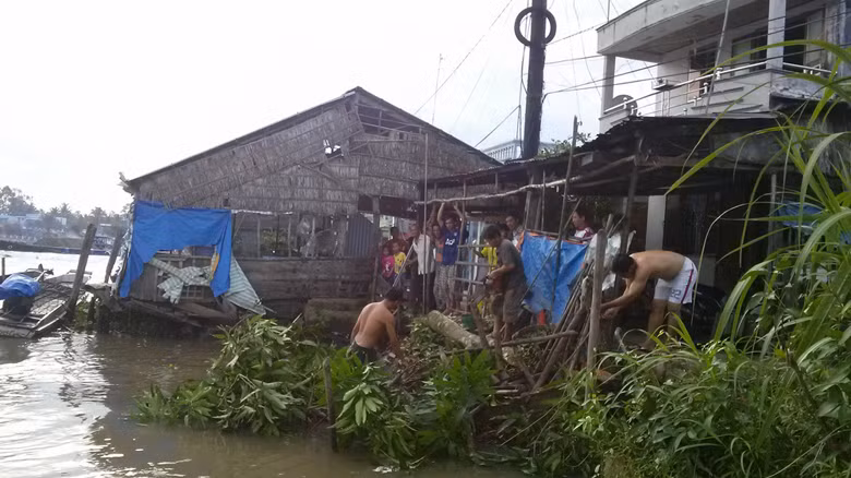 Đoạn bờ kè sụp lở. ẢNH: HÒA HỘI