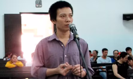 Bị cáo Nguyễn Đức Hà trước vành móng ngựa. Ảnh: Hoàng Văn