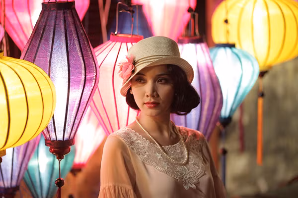 Trang Nhung đẹp bí ẩn giữa đêm Hội An 