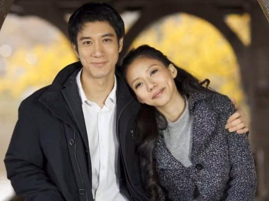 ‘Thiên vương châu Á’ Vương Lực Hoành bị tố coi vợ như ‘máy đẻ’, có vô số bạn tình