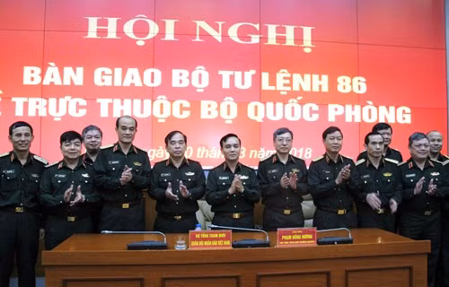 Thủ trưởng Bộ Tổng Tham mưu chứng kiến ký bàn giao giữa các cơ quan Bộ Tổng Tham mưu và Bộ tư lệnh 86.