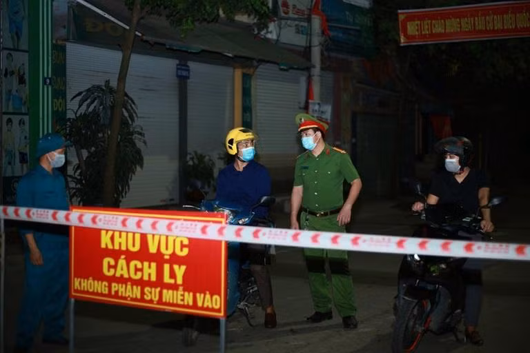 Cách ly xã hội phường Hùng Vương trong vòng 14 ngày từ 0h00' ngày 13/5. Ảnh: Trà Hương