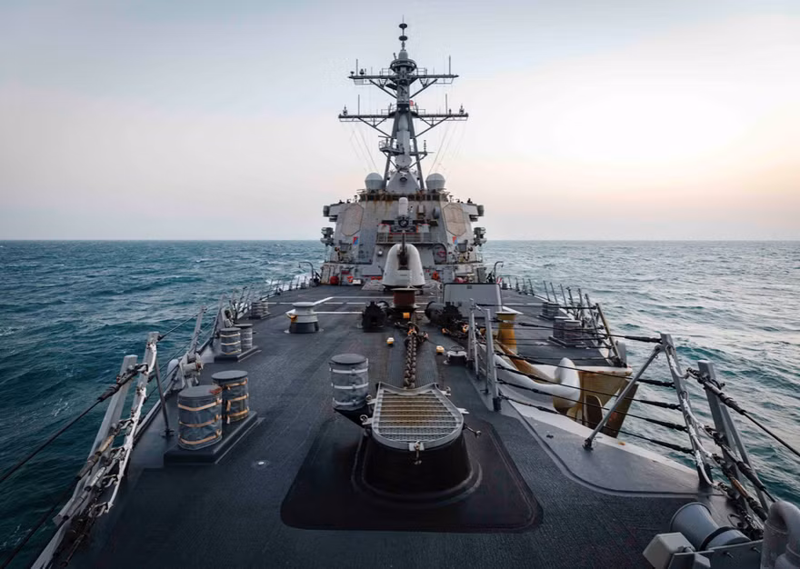 Tàu USS John USS S. McCain. (Ảnh: US Navy)