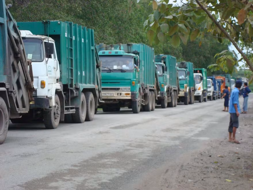 Số rác này từ bãi rác Phước Hiệp sẽ được vận chuyển về Đa Phước để xử lý- Ảnh L.N