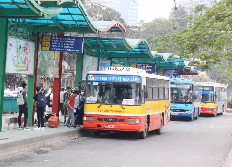 Toàn bộ xe buýt trên địa bàn thành phố Hà Nội dừng hoạt động từ nay đến ngày 15/4. Ảnh: T.Đảng