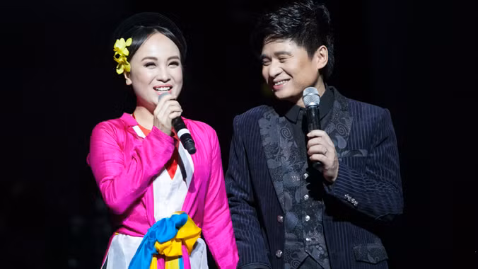 Tấn Minh khoe khéo vợ trong chương trình riêng đầu tiên ở tuổi 40. Ảnh: Anh Đức.