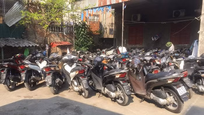 Kiểm tra xe ô tô tải mang biển kiểm soát 29- 440.04, lực lượng chức năng phát hiện trên xe có vận chuyển 46 chiếc xe máy các loại