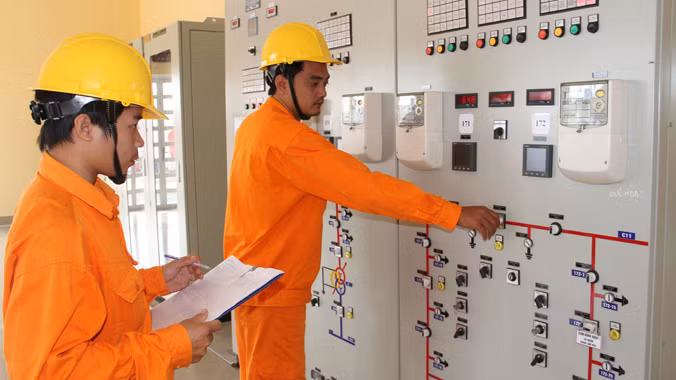 EVN SPC ráo riết thực hiện các giải pháp nhằm tối ưu hoá chi phí sản xuất kinh doanh điện. Ảnh: Đại Dương 