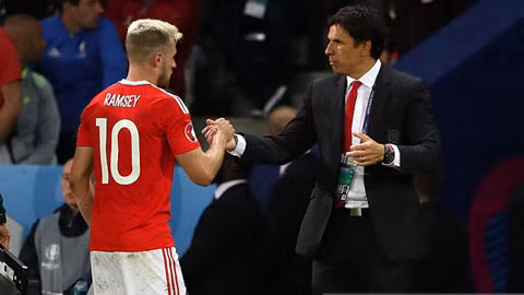 Vắng Ramsey, xứ Wales sẽ phải chơi thiên về thủ
