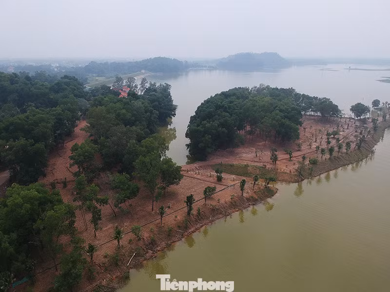Dự án 'xẻ thịt' hồ Đồng Mô vẫn đổ đất thi công trong quá trình thanh tra