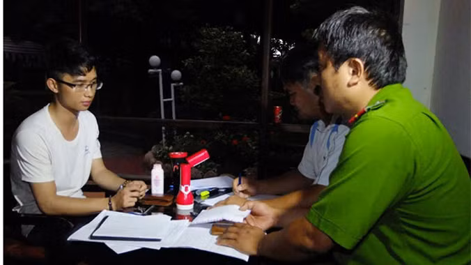 Cơ quan Công an làm việc với đối tượng Phong.