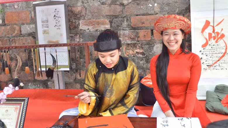 Bà đồ xuống phố ông đồ