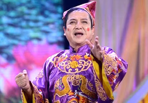 NSƯT Chí Trung được biết đến rộng rãi qua hình ảnh Táo Giao thông trong show "Gặp nhau cuối năm".