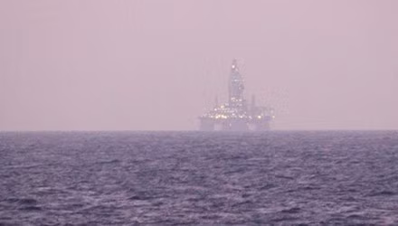 Giàn khoan Hải Dương 981 của Trung Quốc đặt trái phép trên vùng biển Việt Nam. Ảnh: Công Khanh