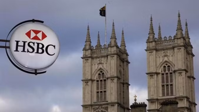 Một chi nhánh của HSBC gần London (Anh). Ảnh:Reuters.
