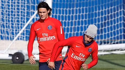Neymar tỏ thái độ 'lạnh lùng băng giá' với Cavani trên sân tập