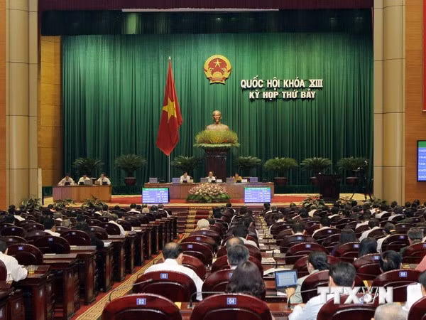 Quốc hội biểu quyết thông qua Nghị quyết về cân đối ngân sách trung ương và ngân sách địa phương năm 2013. (Ảnh: Lâm Khánh/TTXVN) 