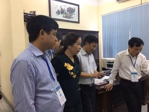 Kiểm tra thi tại trường THPT Lê Hồng Phong, TP Cẩm Phả, Quảng Ninh.