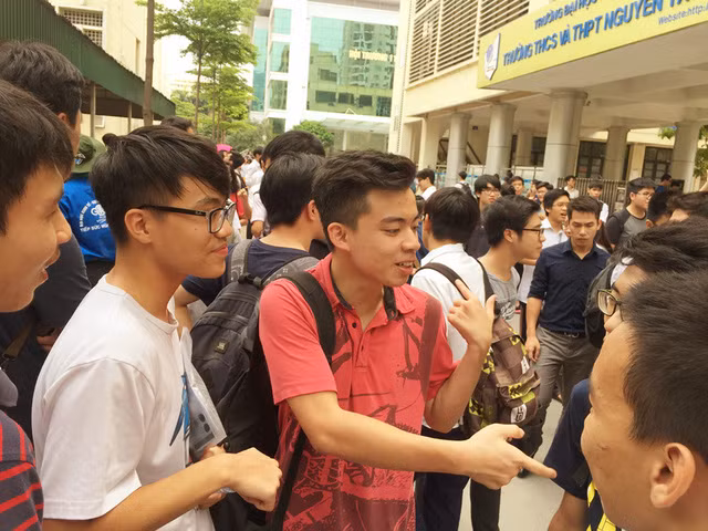 Hãy dành cho các trường, các nhóm trường đại học tổ chức thi tuyển sinh theo các đợt khác nhau trong năm. 