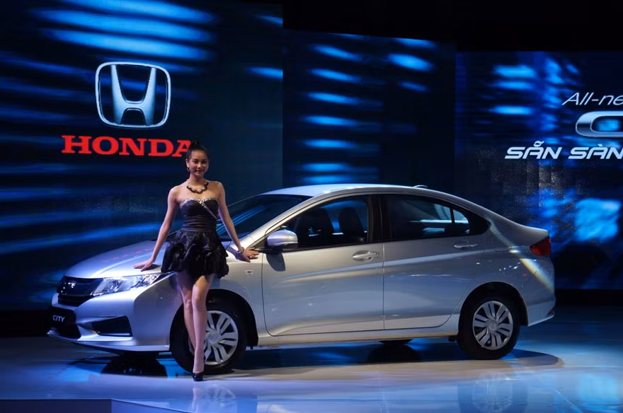 Honda City phiên bản số sàn bị cắt giảm khá nhiều so với phiên bản số vô cấp CVT.