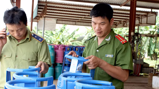 Mới đây, cơ quan chức năng phát hiện vi phạm ở Cty TNHH Gas Ninh Bình. Ảnh: Minh Đức