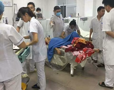 Nạn nhân được cấp cứu tại bệnh viện trong tình trạng nguy kịch