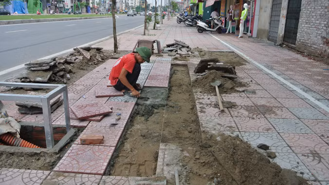 Nhiều câu hỏi về chất lượng và sự lãng phí trong thi công vỉa hè 