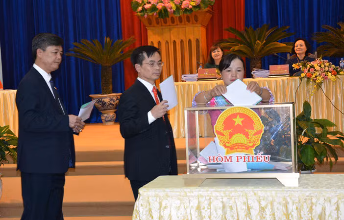 HĐND tỉnh Yên Bái bỏ phiếu tín nhiệm. Ảnh: yenbai.gov