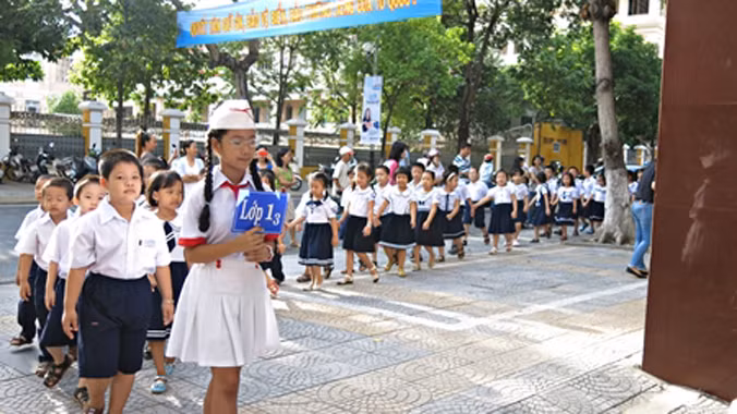 Bỏ chấm điểm để giảm áp lực cho HS Tiểu học, nhiều ý kiến cho rằng giáo viên phải công tâm trong đánh giá, nhận xét học sinh. 