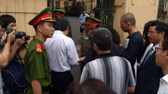 Theo Bộ trưởng Tư pháp, nghị định của Chính phủ đã quy định rất rõ nhà báo chỉ cần xuất trình thẻ nhà báo khi tác nghiệp. Ảnh: Tuấn Nguyễn