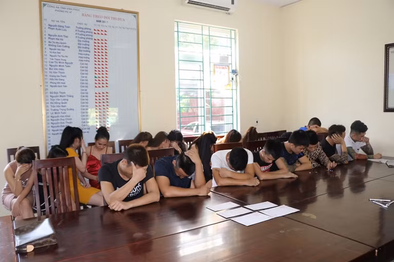 Nhóm đối tượng tại cơ quan công an. Ảnh: Công an Vĩnh Phúc.