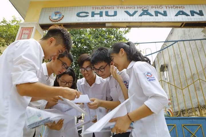 Thi THPT: Đề văn dễ thở, phát hiện thí sinh mang tài liệu vào phòng thi
