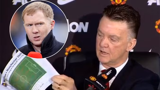 Scholes hiếm khi có phát biểu tích cực về Man Utd dưới thời Van Gaal. Ảnh: Reuters.