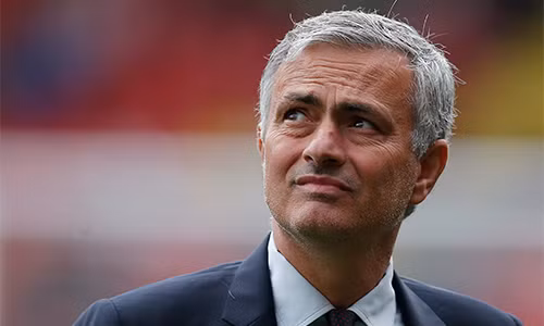 Mourinho tin rằng các cầu thủ sẽ lấy ba thất bại liên tiếp vừa qua làm động lực để lớn mạnh hơn trên chặng đường tiếp theo. Ảnh: Reuters.