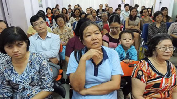 Phụ huynh trong một chương trình nghe tư vấn về các phương pháp giáo dục con. Ảnh minh họa.