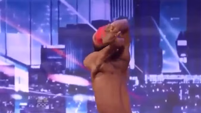 Màn uốn dẻo đỉnh cao ở sân khấu Got Talent Mỹ