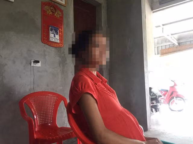 Hiện tại, Q đang sắp đến thời gian sinh nở. Vì sự việc, em đã phải bỏ dở giấc mơ học hành khi đang là nữ sinh THPT.