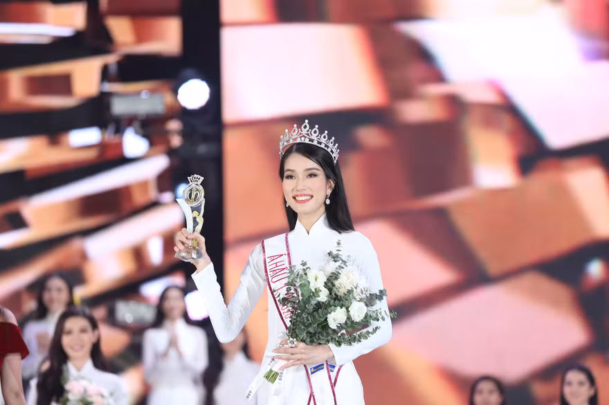 Á hậu 1 Phạm Ngọc Phương Anh đến từ TPHCM