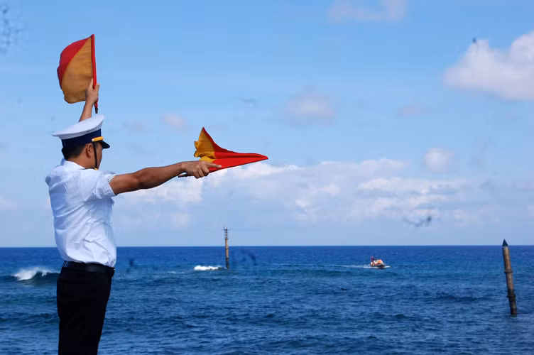Chiến sĩ trên đảo Song Tử Tây. Ảnh qdnd.vn