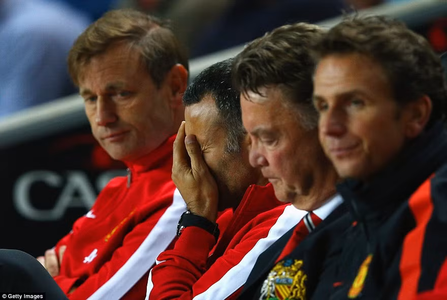 M.U thua đội hạng ba, Van Gaal nói gì?